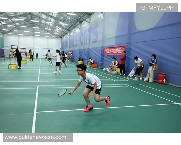 成都羽毛球队与广州羽毛球队实力对比赛后分析与总结 成都羽毛球队与广州羽毛球队实力对比赛后分析与总结